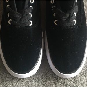 Aeropostale Solid Velvet Sneakers